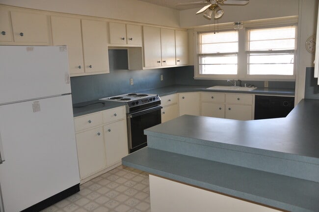 Kitchen - 2605 43rd St