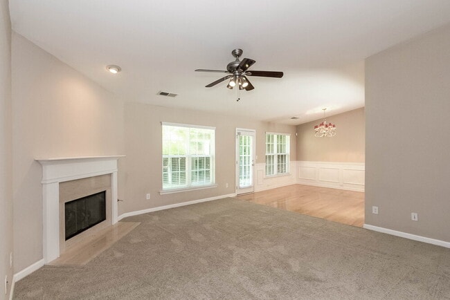 Photo - 353 Hunterian Pl