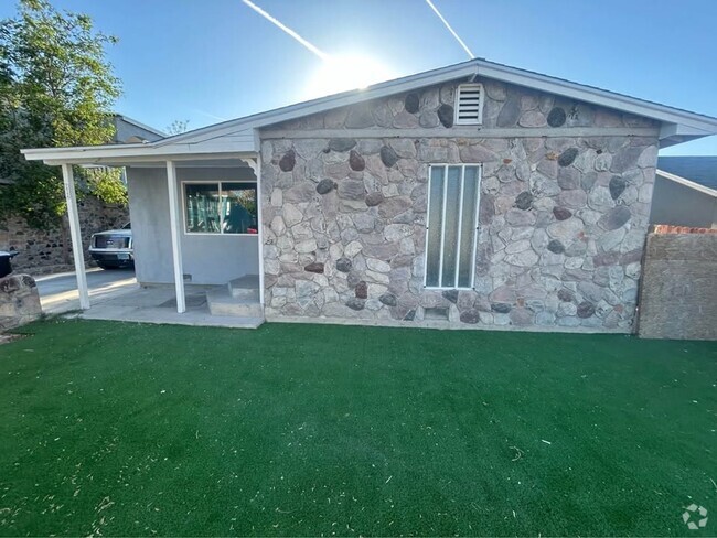 Building Photo - 1819 Harding St Unit 1819 Harding St A Rental