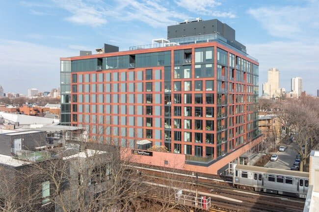 Building Photo - Elevate Lincoln Park Rental
