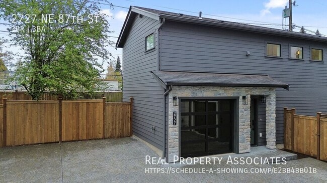 Building Photo - 2727 NE 87th St