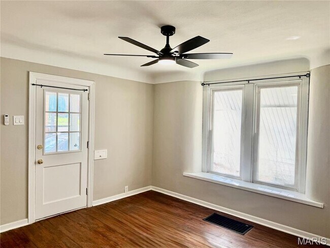 Photo - 1928 Macklind Ave