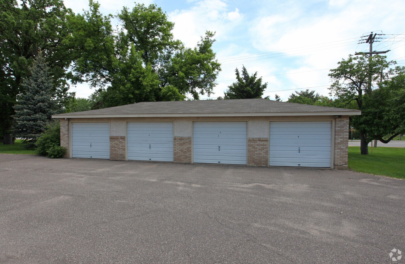 Photo - 810 W River Rd