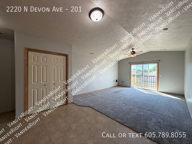 Photo - 2220 Devon Ave Unit 201