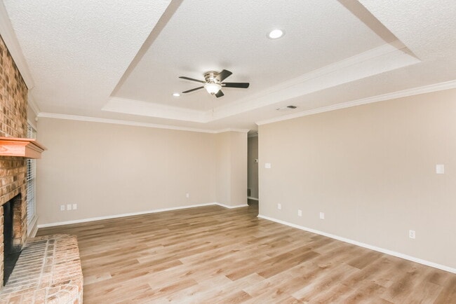 Photo - 125 Camelot Dr