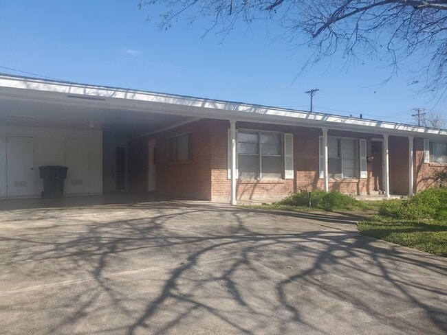 2417 N Parkwood Dr
