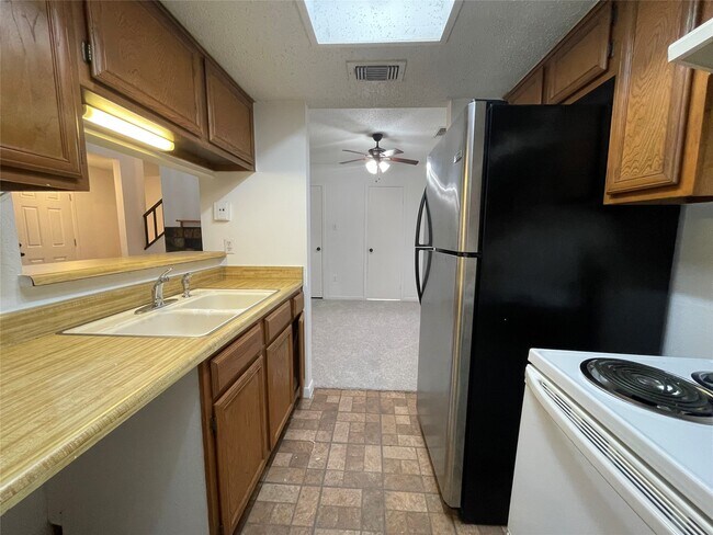 Photo - 3909 Tanglewilde St Unit 3909