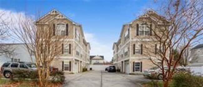 Building Photo - 3BD/3.5BA Townhouse in Town Center! with Garage and Patio- First Floor Primary Suite