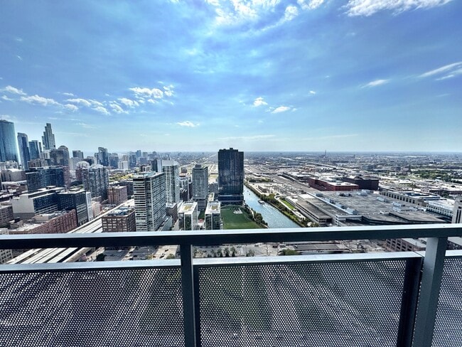 Photo - 235 W Van Buren St Unidad 4207