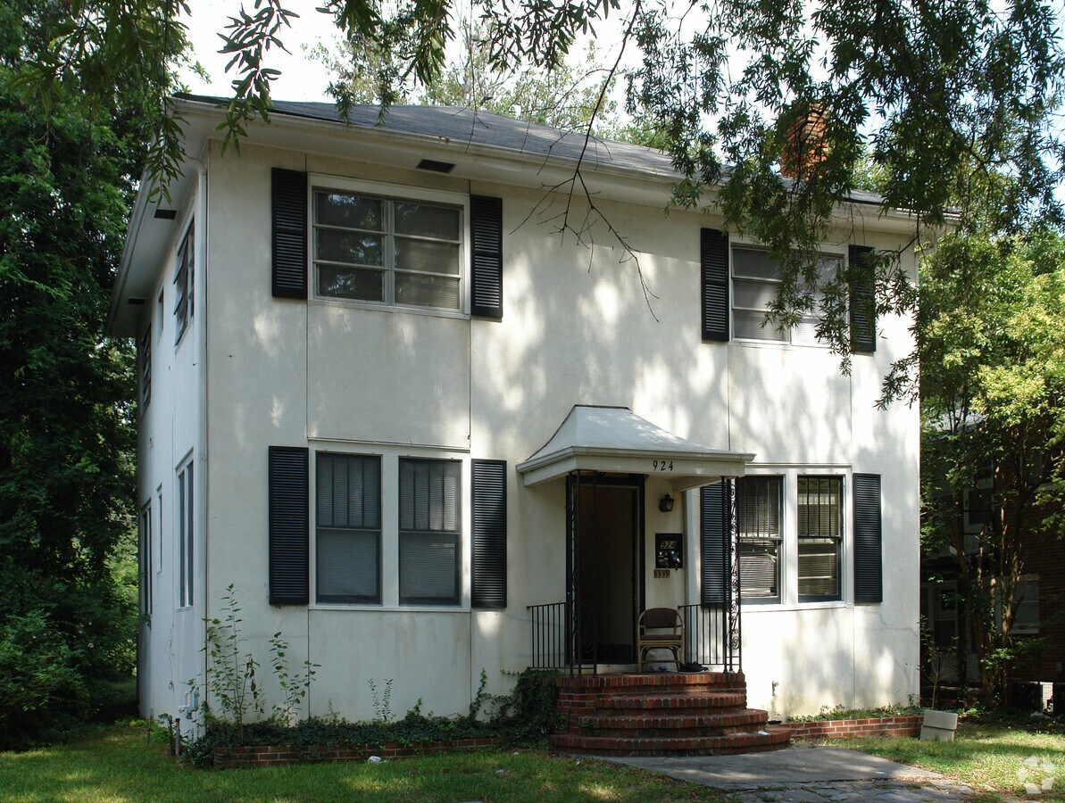 Photo - 924 W Trinity Ave Apartments