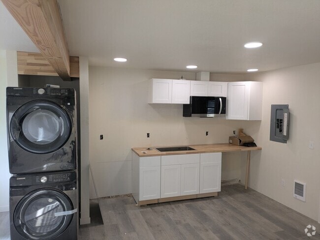 Building Photo - 304 N Jefferson St Unit #2 Rental
