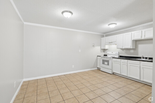 3BR, 2BA - 1,075SF - Dining/Kitchen - Silverstone