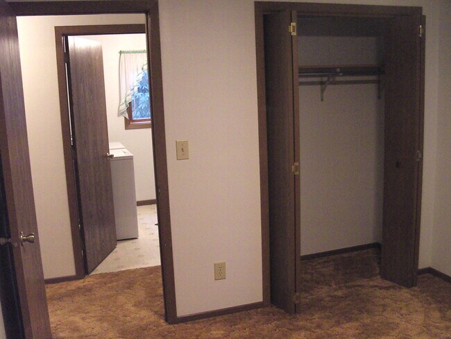 Photo - 513 Hollister Ave