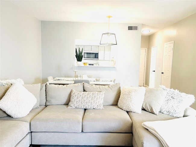 Building Photo - 7284 Regency Square Ct Unit 7284