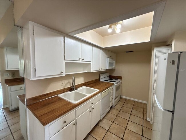 Photo - 5169 Vineland Rd Unit B208