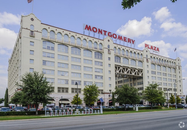 Photo - Montgomery Plaza
