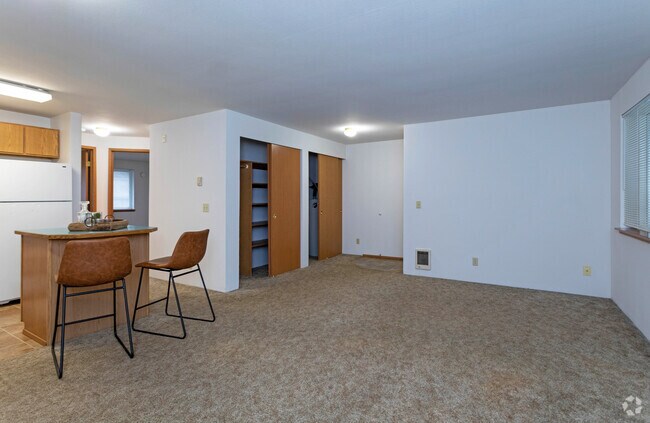 2BR, 1BA - 800SF