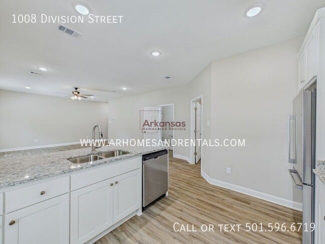 Photo - 1008 Division St