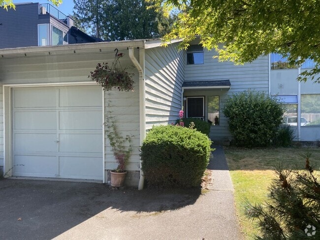Building Photo - 3bd/1.75ba Seattle Home