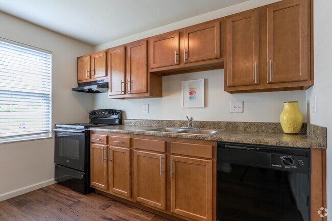 Floor Plan: Buckeye Townhome - 2 Bed/ 1.5 Bath - 985 Sq Ft - Centerville Park