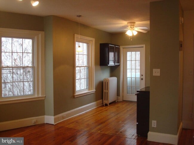 Photo - 207 Wollerton St