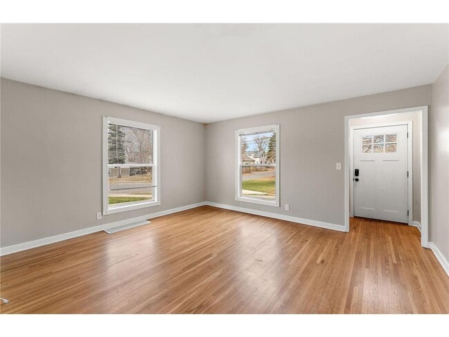 Photo - 1408 Lake St NE