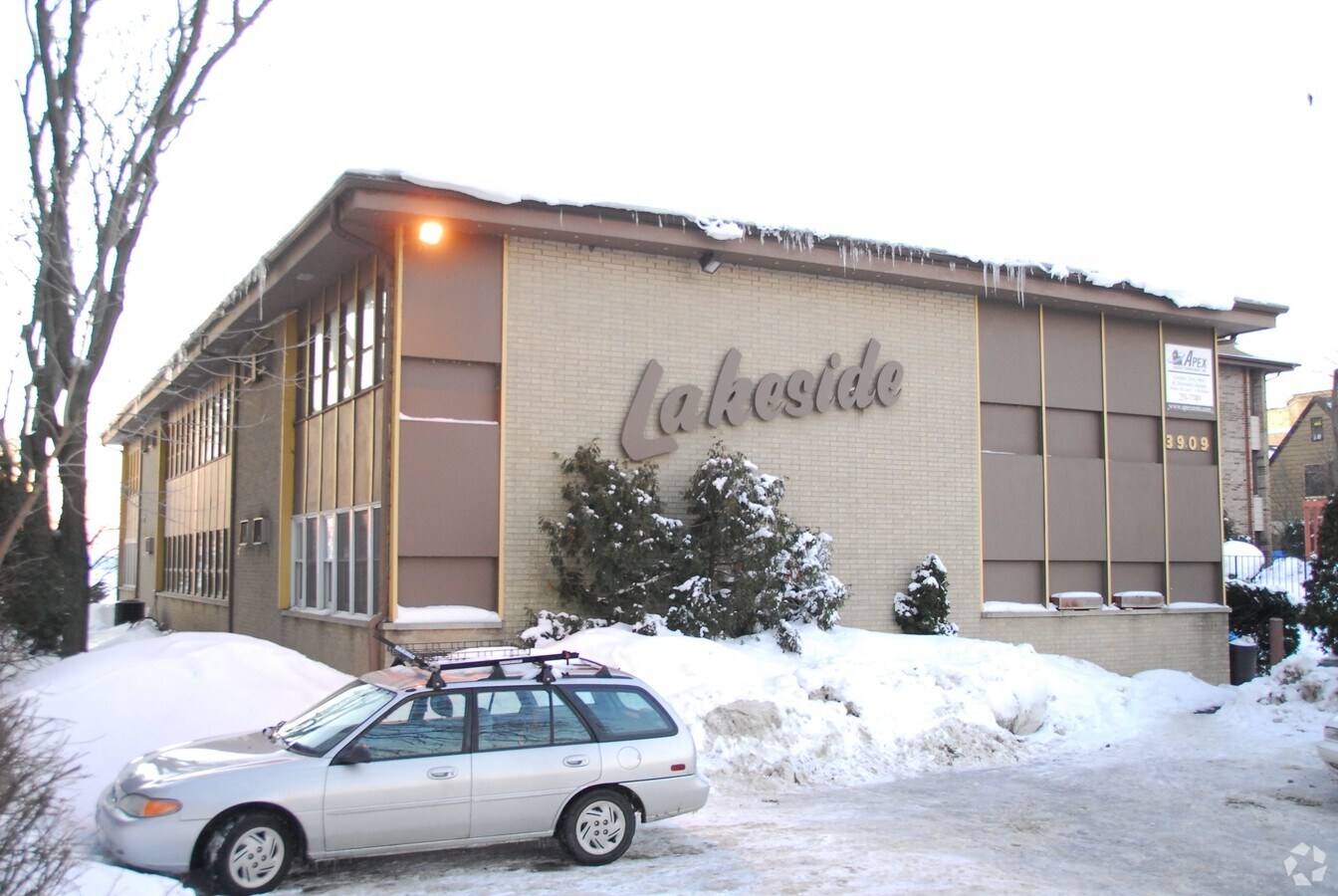 Photo - Lakeside Apartments