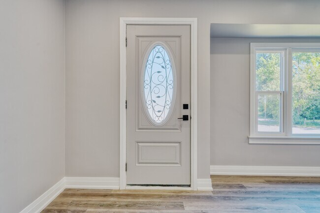 Photo - Spacious 3-Bedroom Main Floor Unit in Kingston – All Utilities & Parking Included! Unit 1