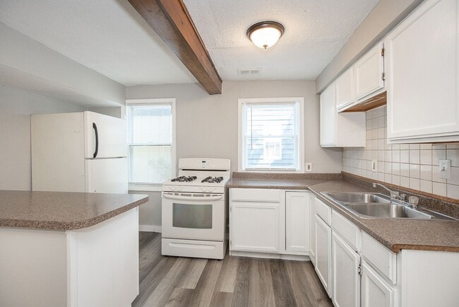 Photo - 7415 Elton Ave Unit 7415 ELTON AVE Rear