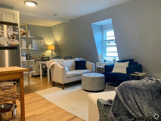 Building Photo - 91 Munroe St Unit 3L Rental