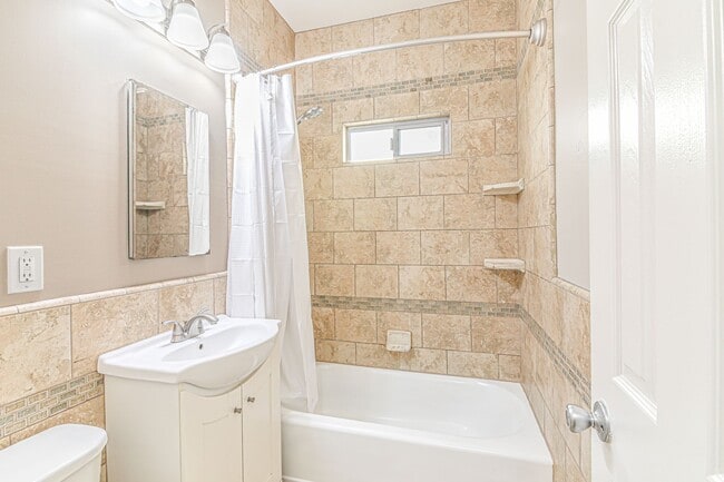 Photo - 1324 N Peterson Ave Unit 10