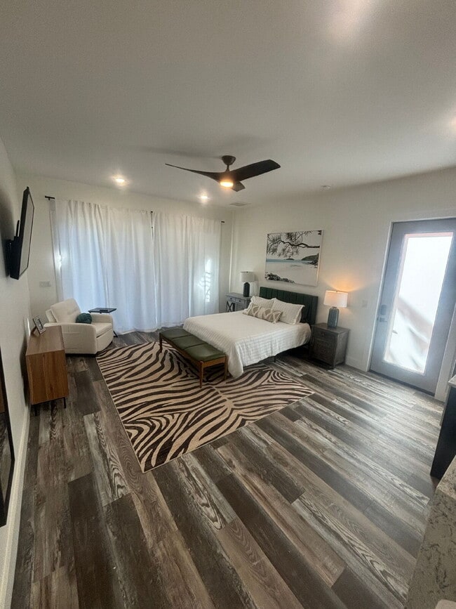 Photo - 1Bd/1Ba in the HEART of Midtown! FULLY FURNISHED! Perfect for travelling Nurses or Students! Unit B