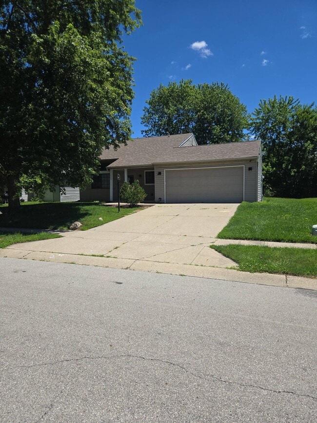 Building Photo - 235 Meadow Glen Dr