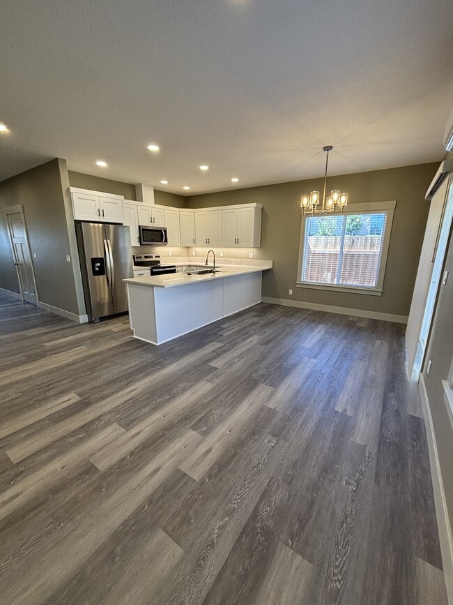 Photo - 390 Seven Oaks Ln