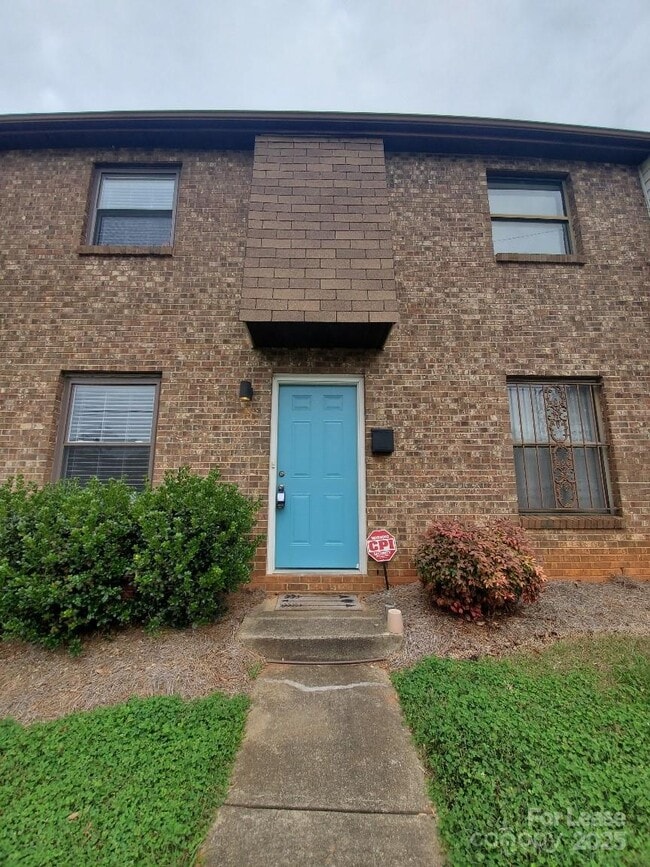 Building Photo - 309 Cemetery St Unit D Rental