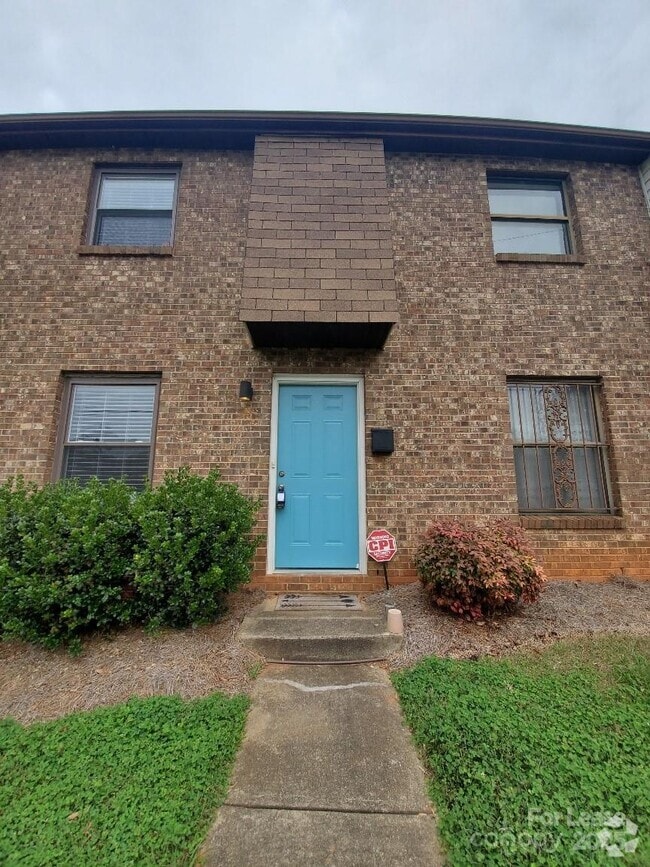 Building Photo - 309 Cemetery St Unit D Rental