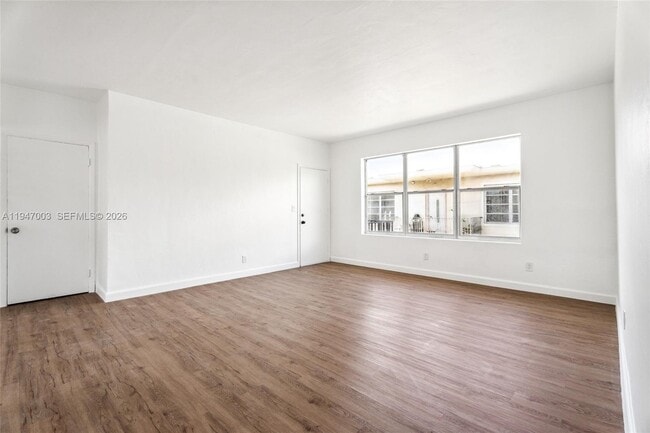 Photo - 825 85th St Unidad 2