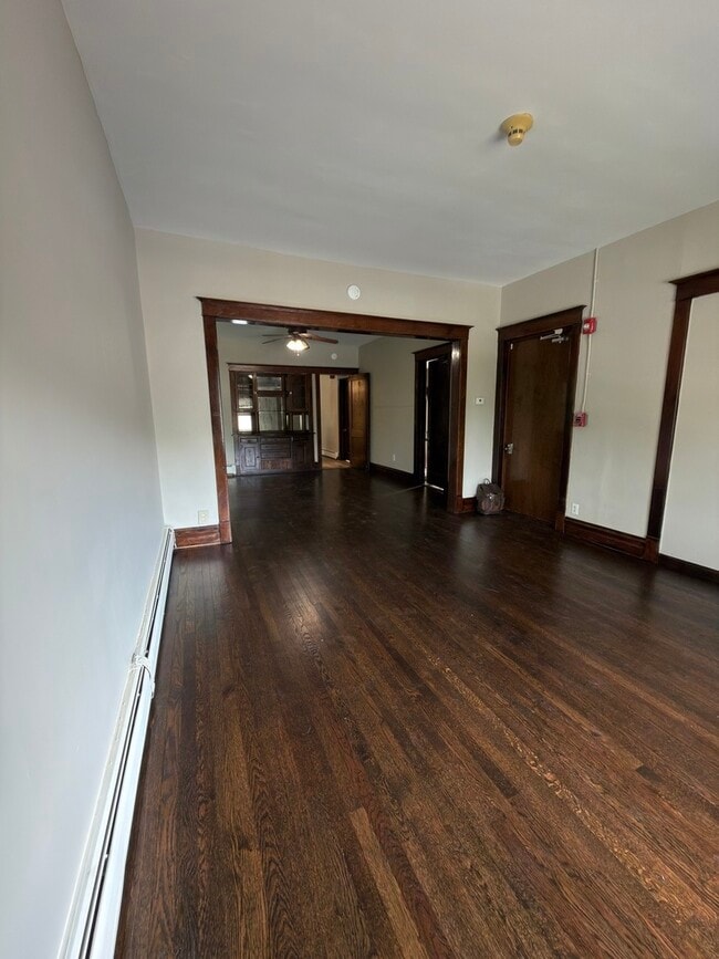 319 Chicago Ave