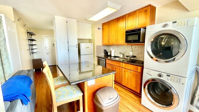 Photo - FULLY FURNISHED STUDIO IN KING MANOR! CLOSE TO STRAUB-WARD-KAPIOLANI