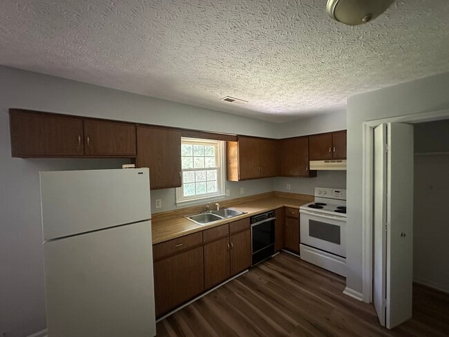 Photo - Daniel Hill Apartments
