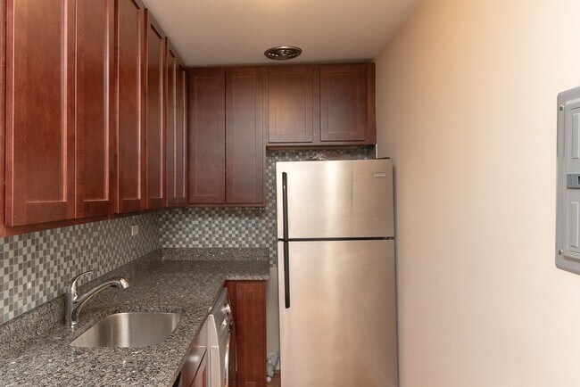 Photo - 567 W Arlington Pl Unit J03W