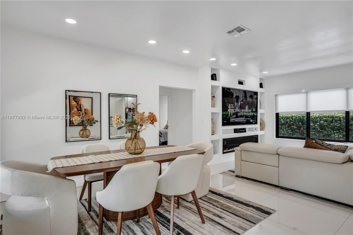 Photo - 2484 SW 25th St