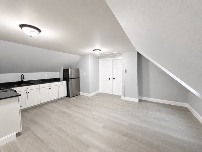 Photo - 155 Oak St Unit 3