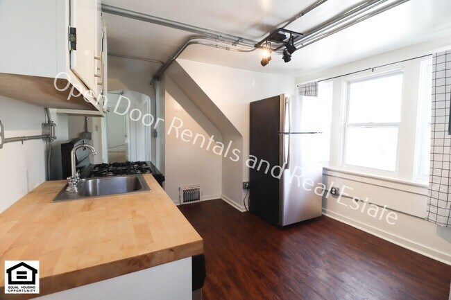 Photo - 927 Nuttman Ave Unidad 927 1/2 Nuttman Ave