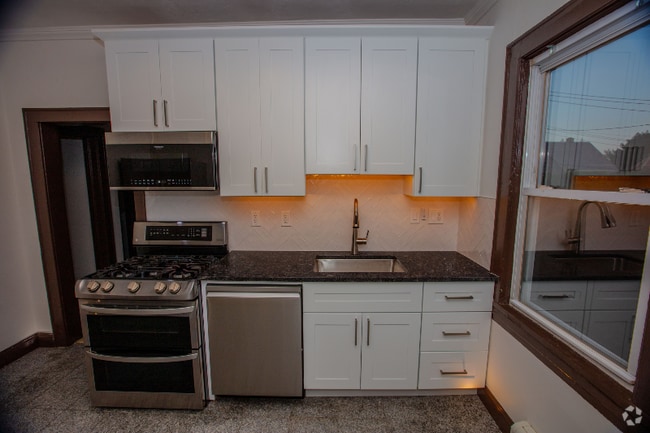 Building Photo - 86 Edgewood Ave Rental