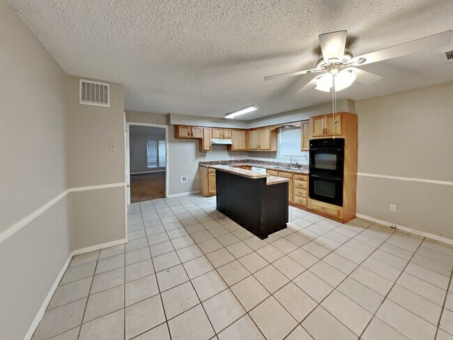 Photo - No Application Fee* $500.00 off 1st months...