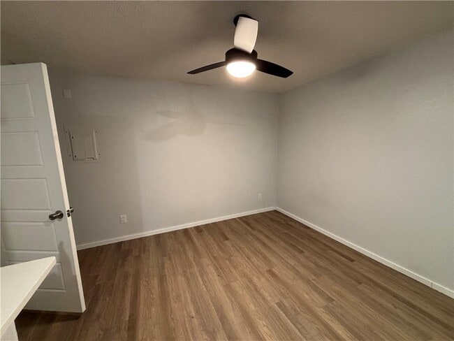 Photo - 942 W Holly St Unidad 4