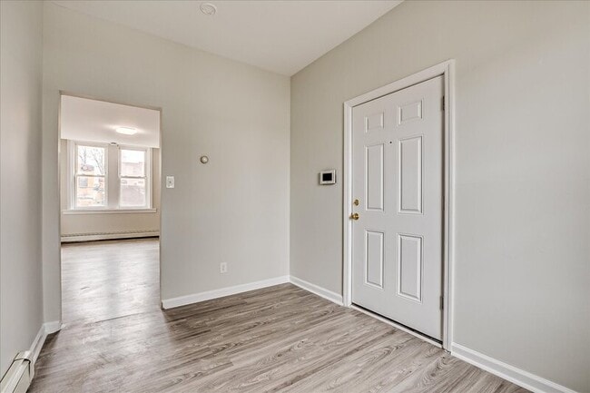 Photo - 422 Division St