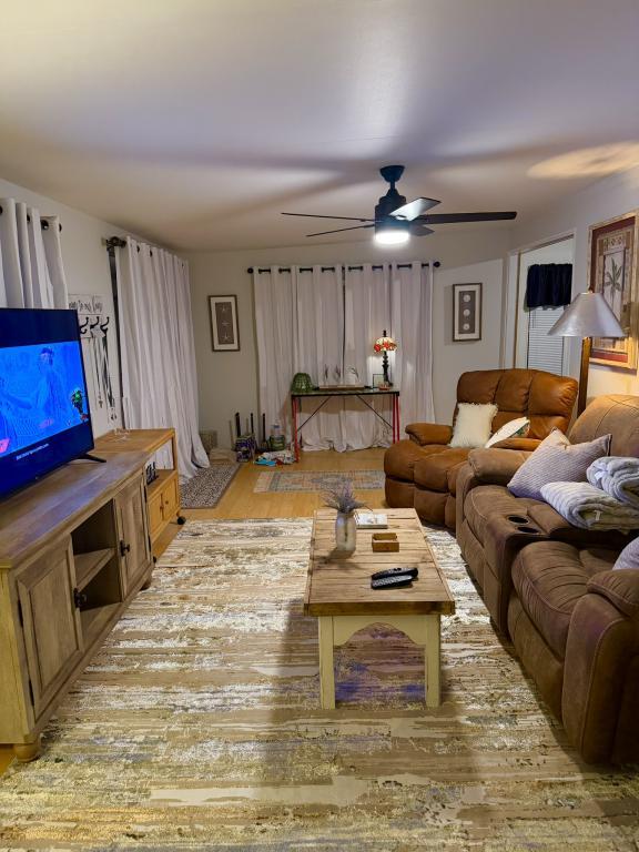 Photo - 1219 Thomas Dr