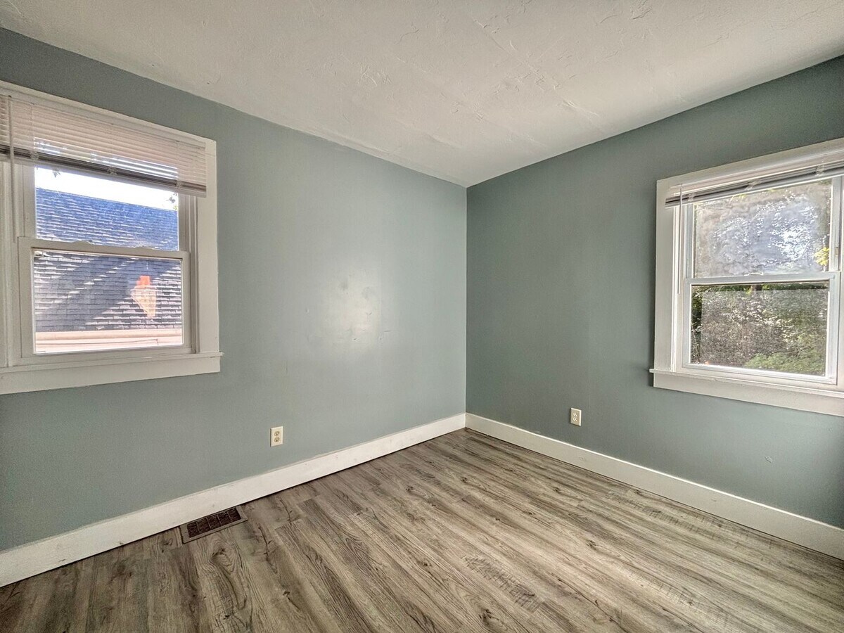 Photo - 120 E Maple St Unit 2